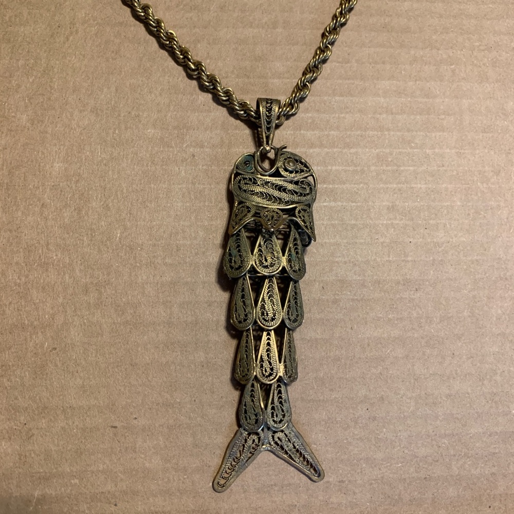 Huge gold plated articulated filigree fish pendant. - Picture 6 of 6
